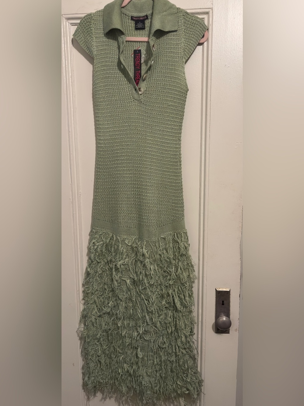 BRAND NEW WITH TAGS TRENDY THREADS Sage Green Knit Fringe Maxi Dress. Size Large